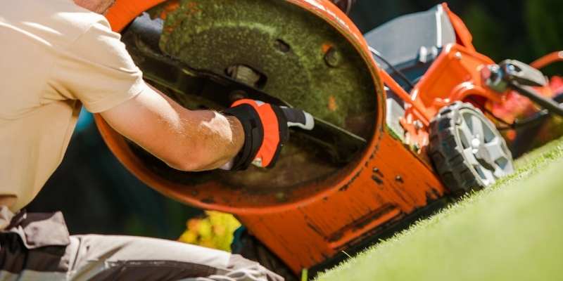 Which Side Of The Lawn Mower Blade Is Up? 1 lawn mower blade